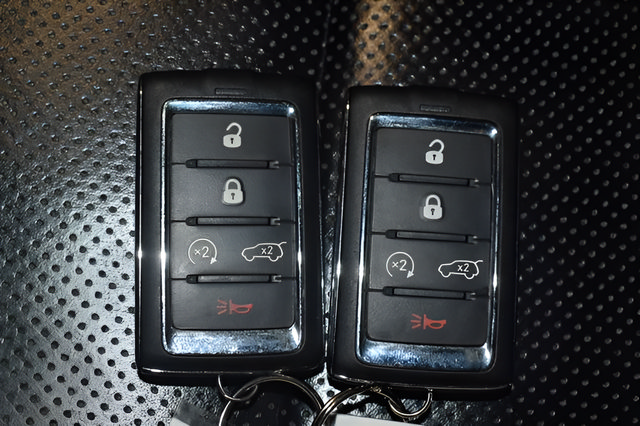 Used 2022 Jeep Grand Cherokee Overland w/ Luxury Tech Group IV AWD/4WD image 10