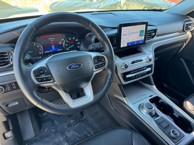 Used 2023 Ford Explorer XLT w/ Equipment Group 202A image 3