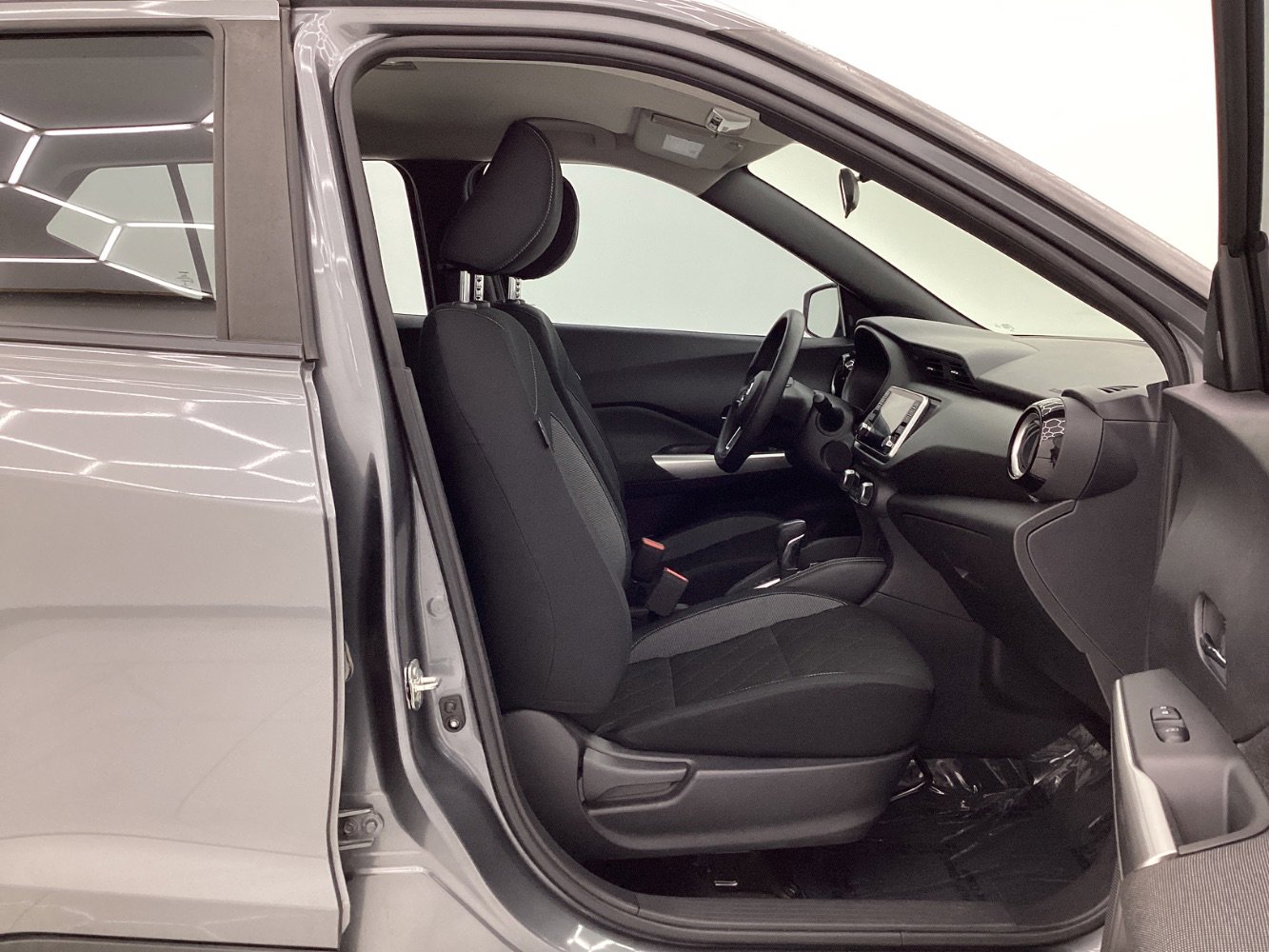 Used 2018 Nissan Kicks SV image 15