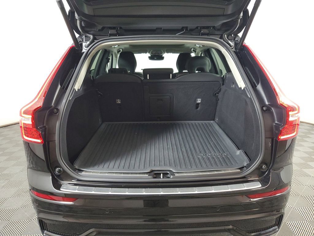 Used 2024 Volvo XC60 B5 Plus w/ Protection Package Premier AWD/4WD image 9