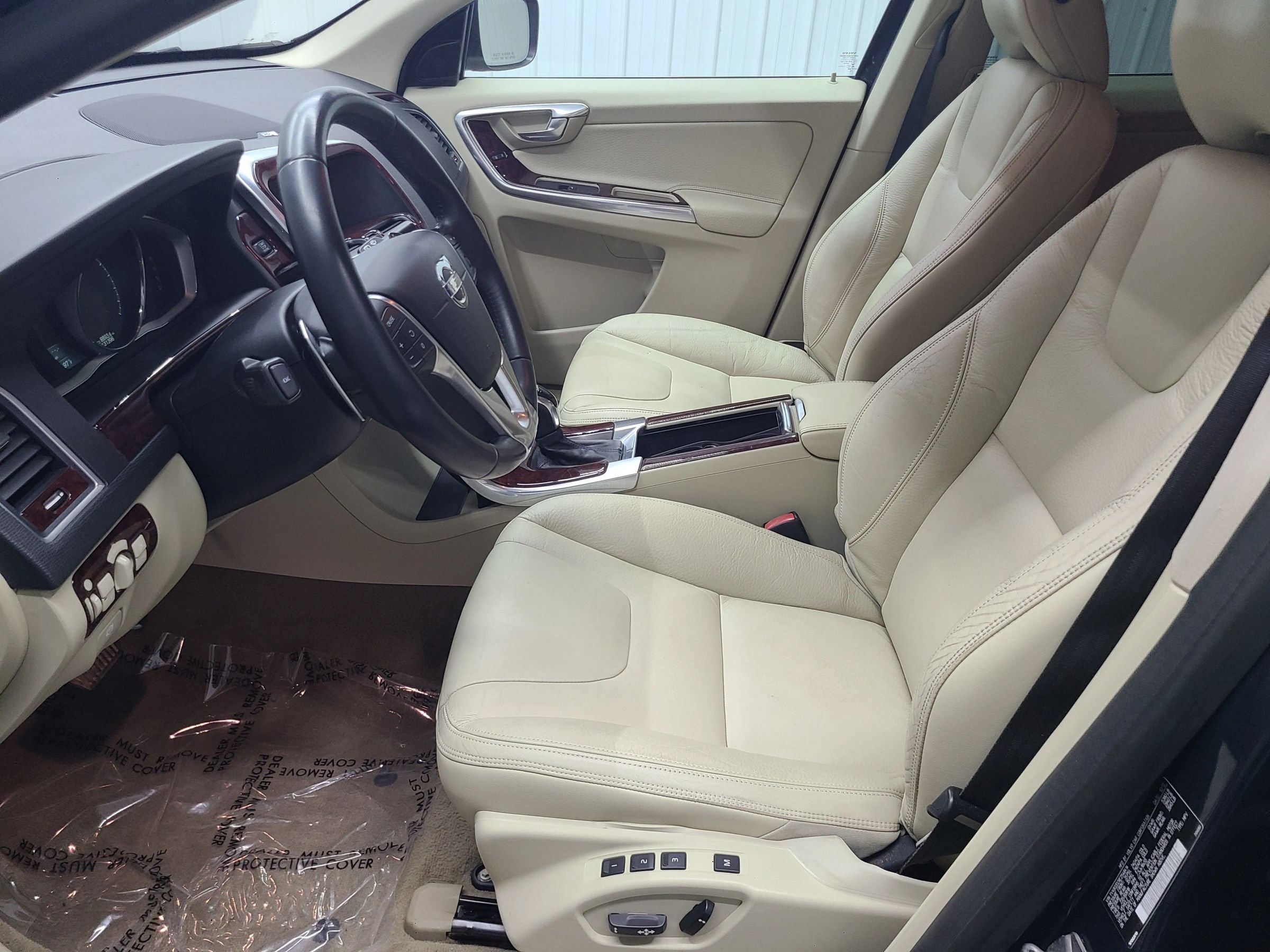 Used 2014 Volvo XC60 T6 AWD/4WD image 23