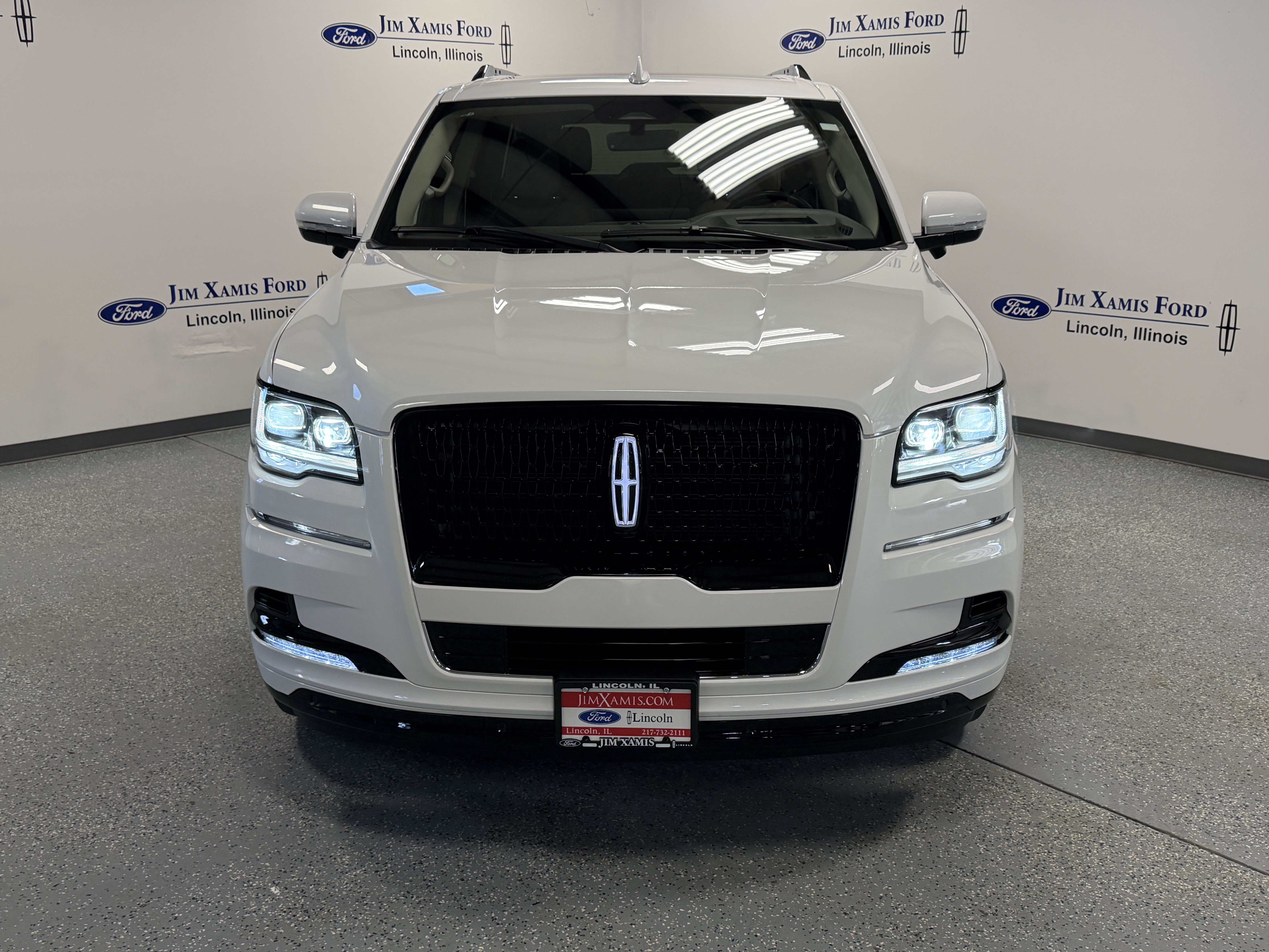 Used 2023 Lincoln Navigator L Reserve AWD/4WD image 2