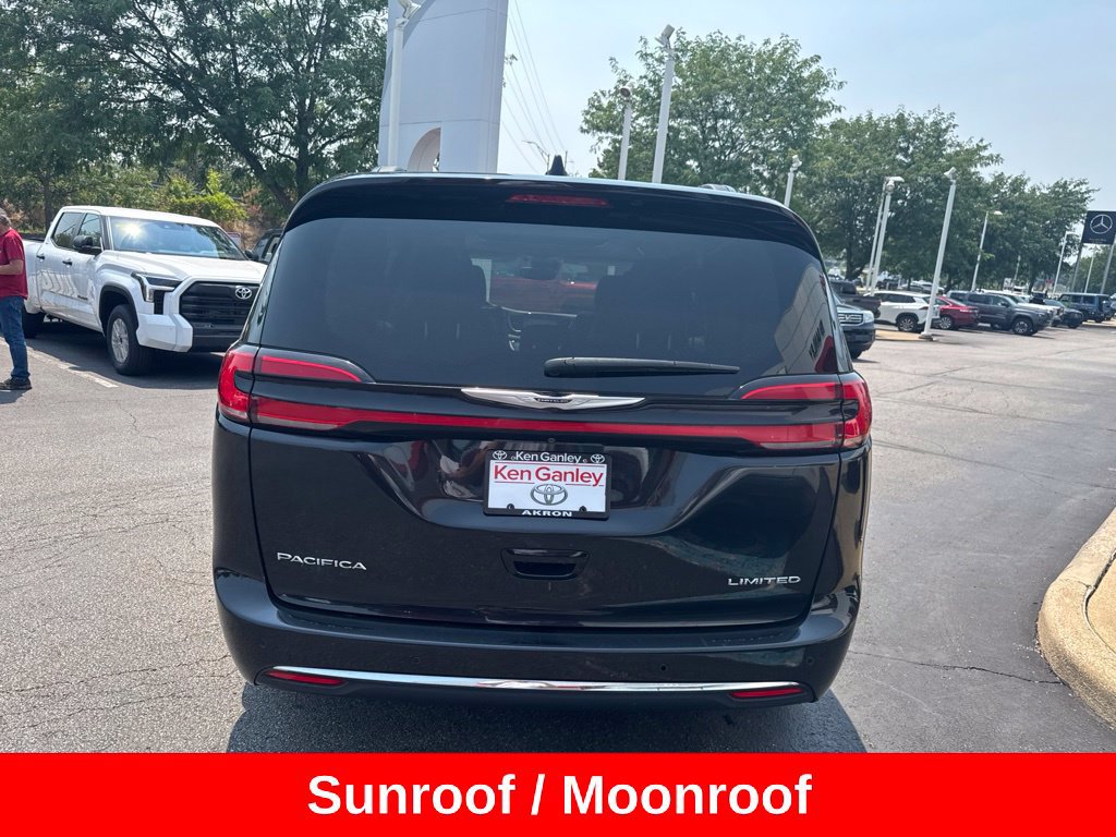 Used 2023 Chrysler Pacifica Limited FWD image 6