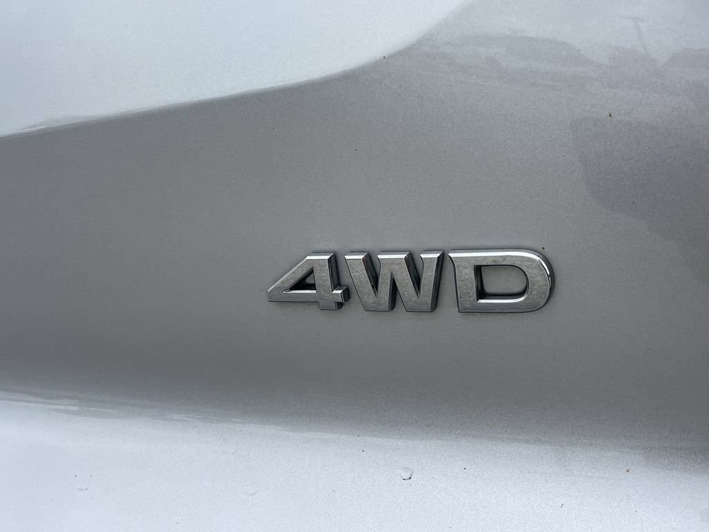 Used 2025 Nissan Pathfinder SV AWD/4WD image 32