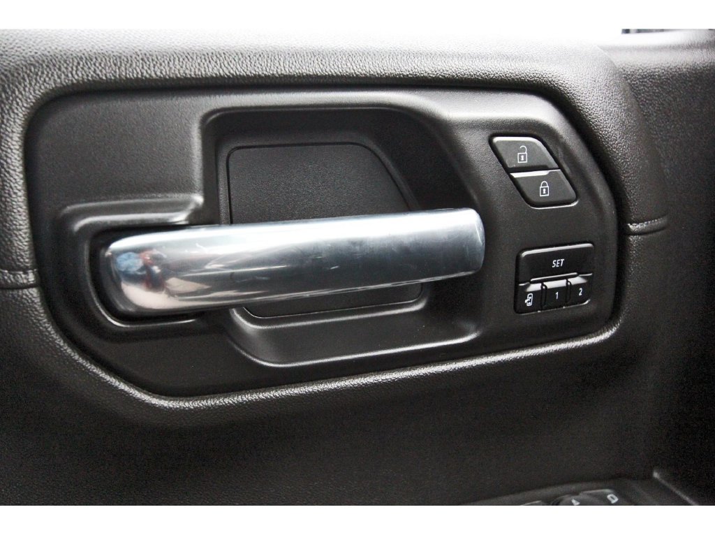 Used 2020 GMC Sierra 1500 SLT RWD image 21