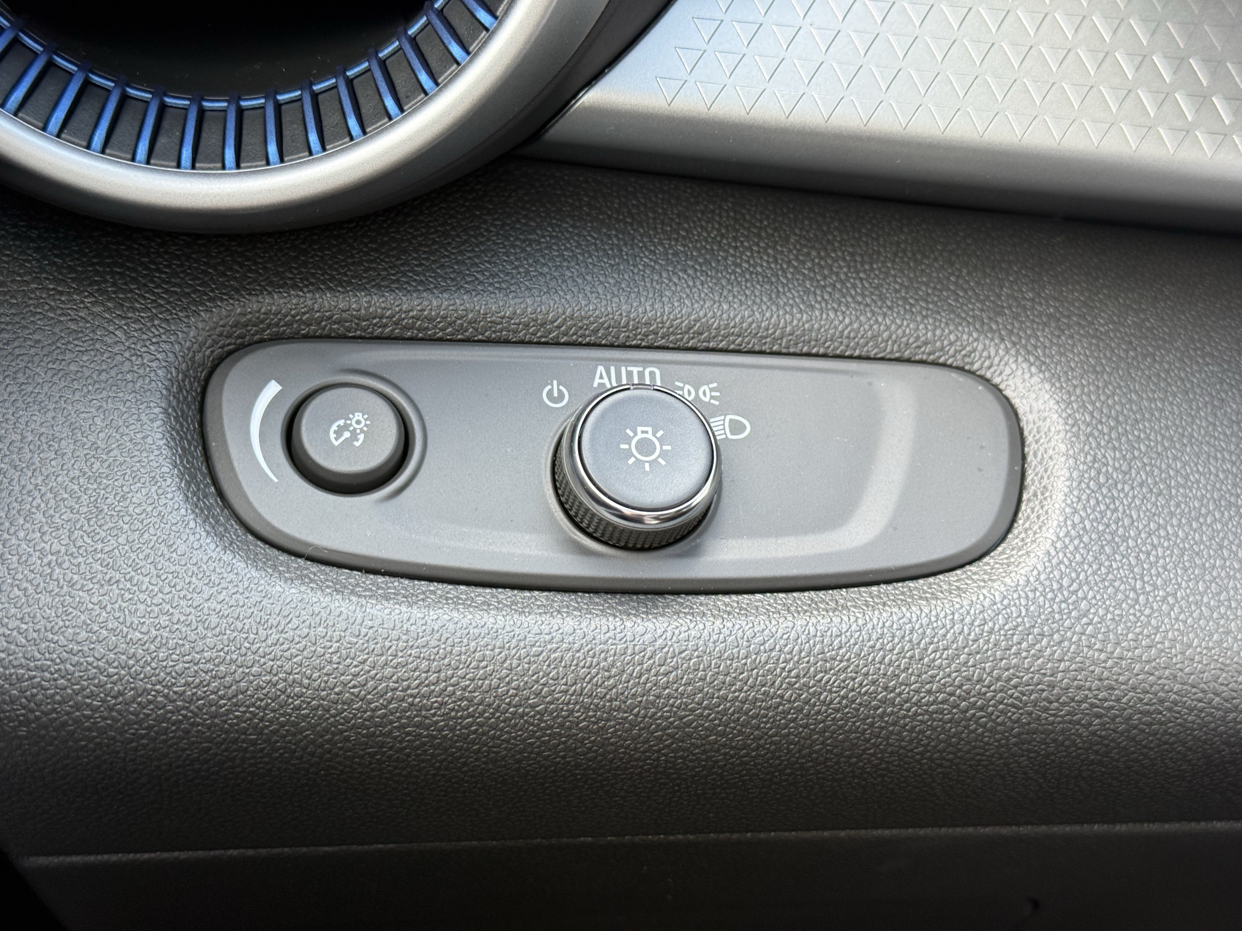 New 2026 Chevrolet Trax LS w/ LS Convenience Package FWD image 27