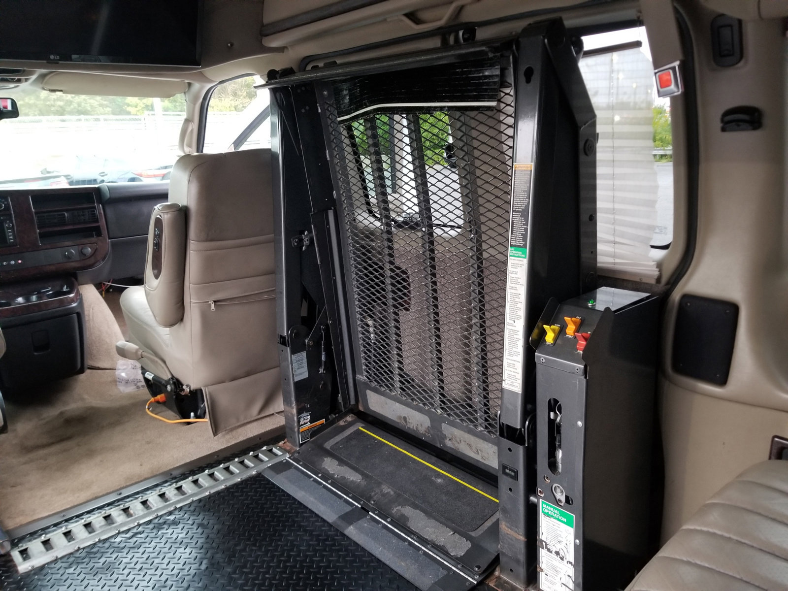 Used 2012 GMC Savana 1500 image 28