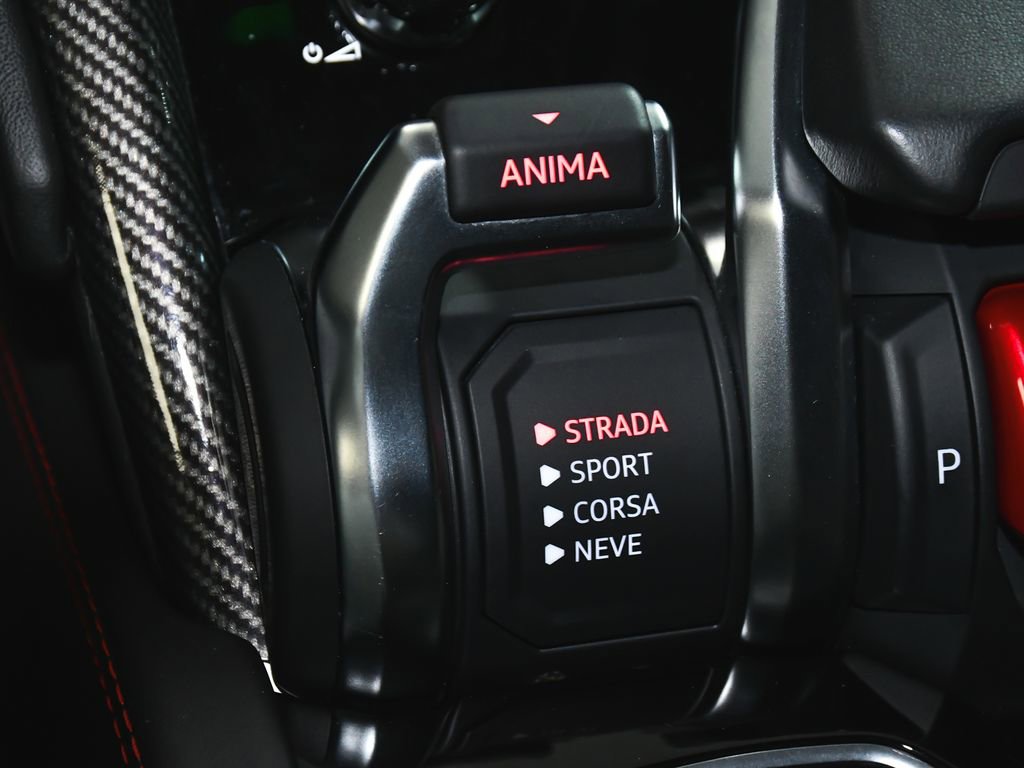 Used 2020 Lamborghini Urus image 37