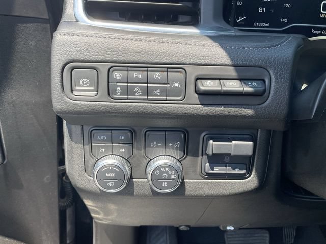Used 2023 GMC Yukon XL Denali w/ Denali Reserve Package AWD/4WD image 18