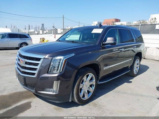 Used 2016 Cadillac Escalade Luxury RWD image 3