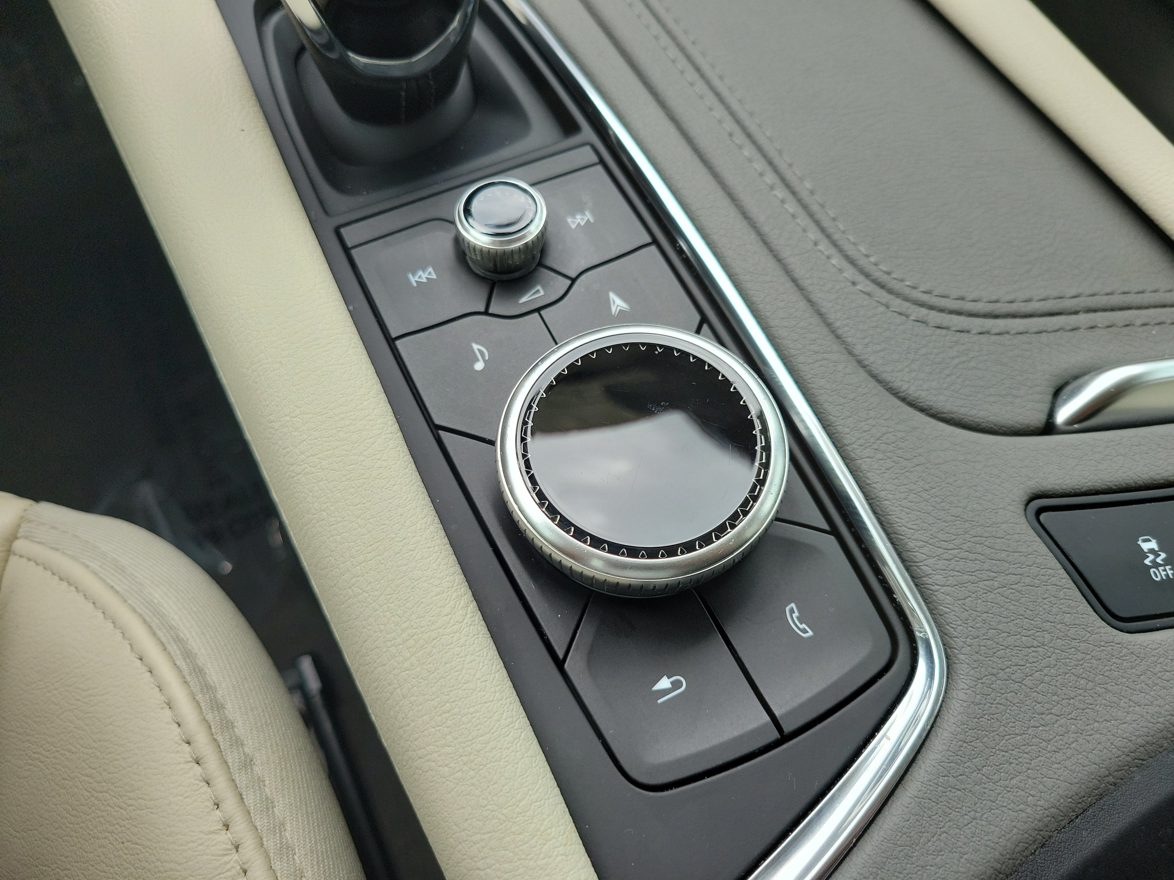 Certified 2024 Cadillac XT6 Premium Luxury w/ Technology Package FWD image 27