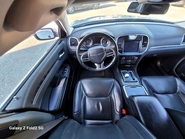 Used 2018 Chrysler 300 Limited image 13