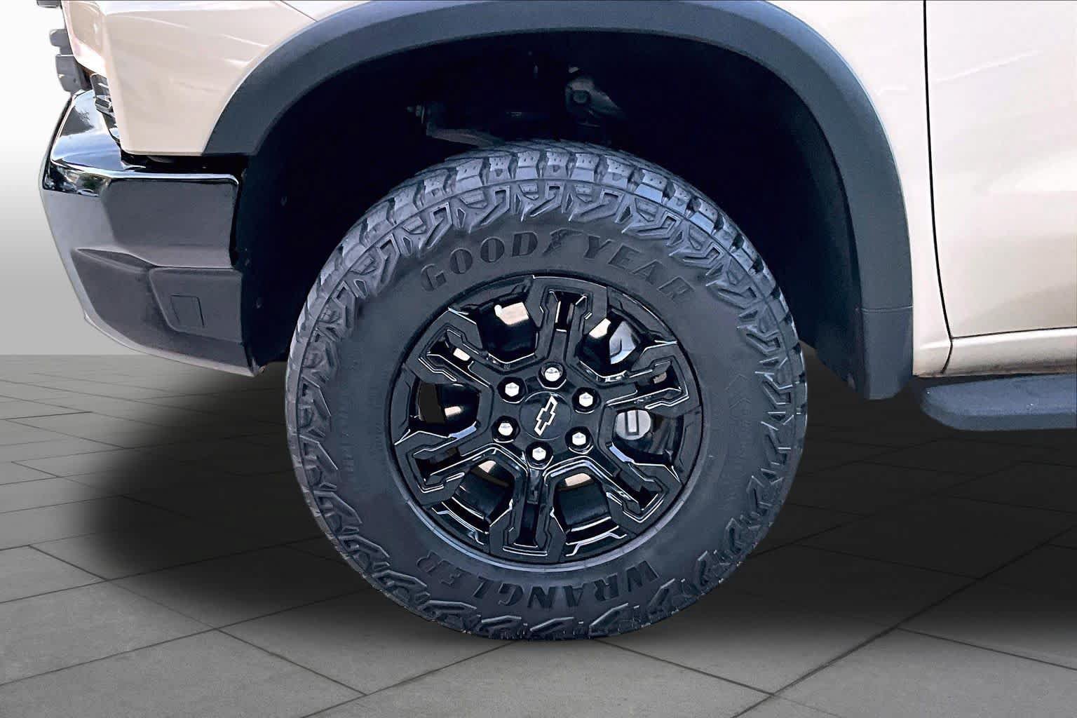 Used 2023 Chevrolet Silverado 1500 ZR2 AWD/4WD image 11