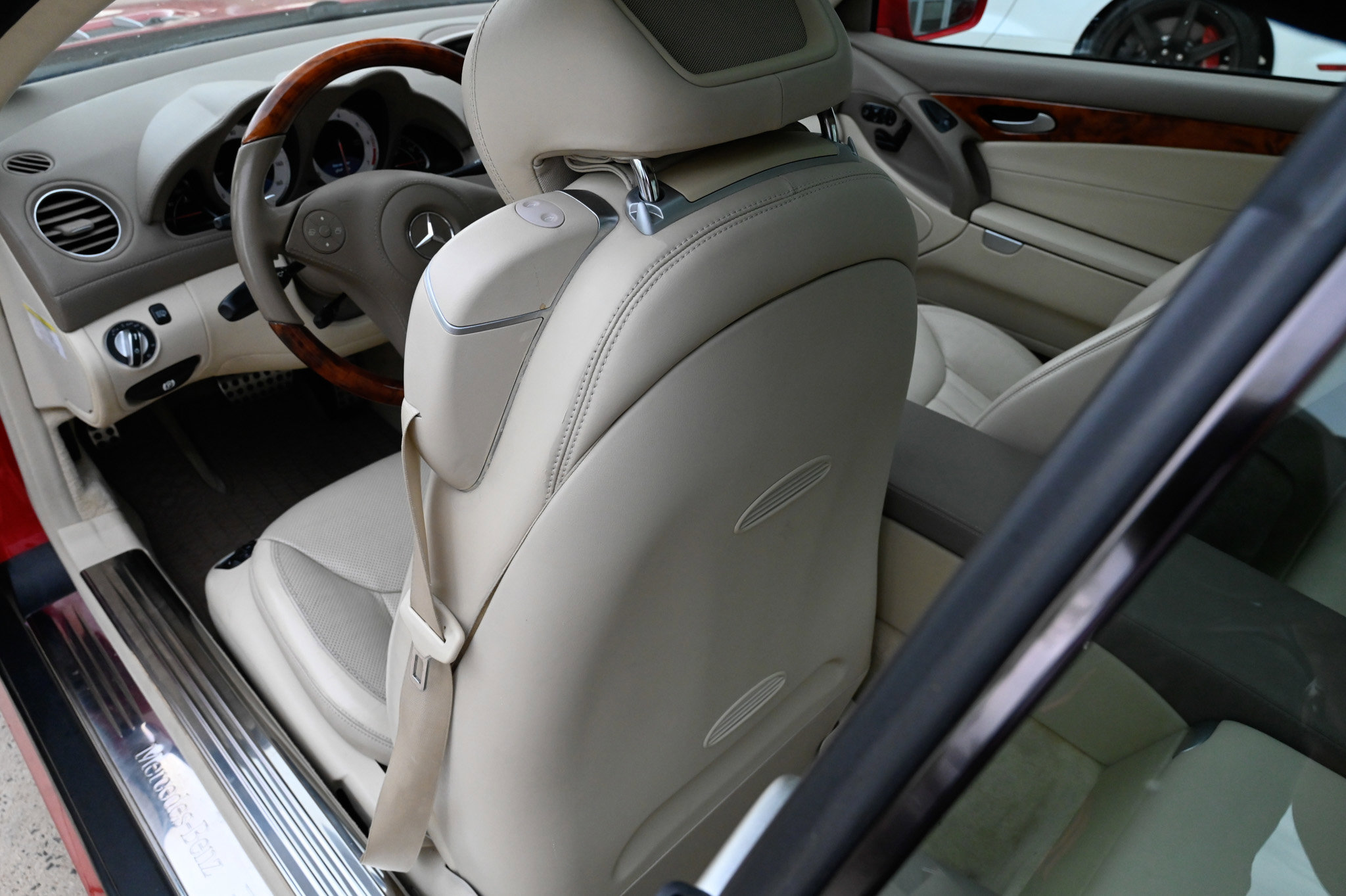 Used 2009 Mercedes-Benz SL 550 image 24
