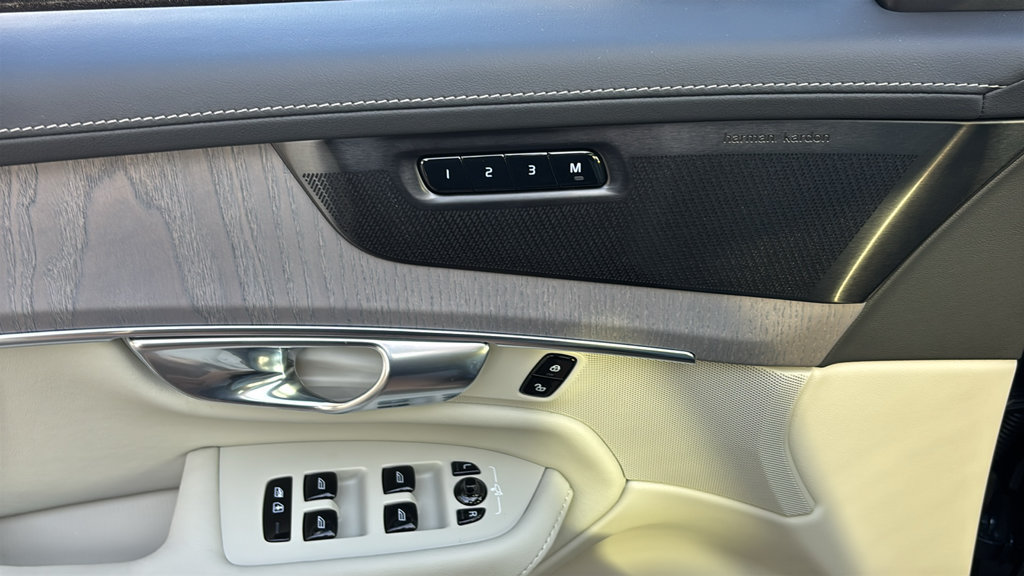 New 2027 Volvo XC90 B6 Ultra AWD/4WD image 13