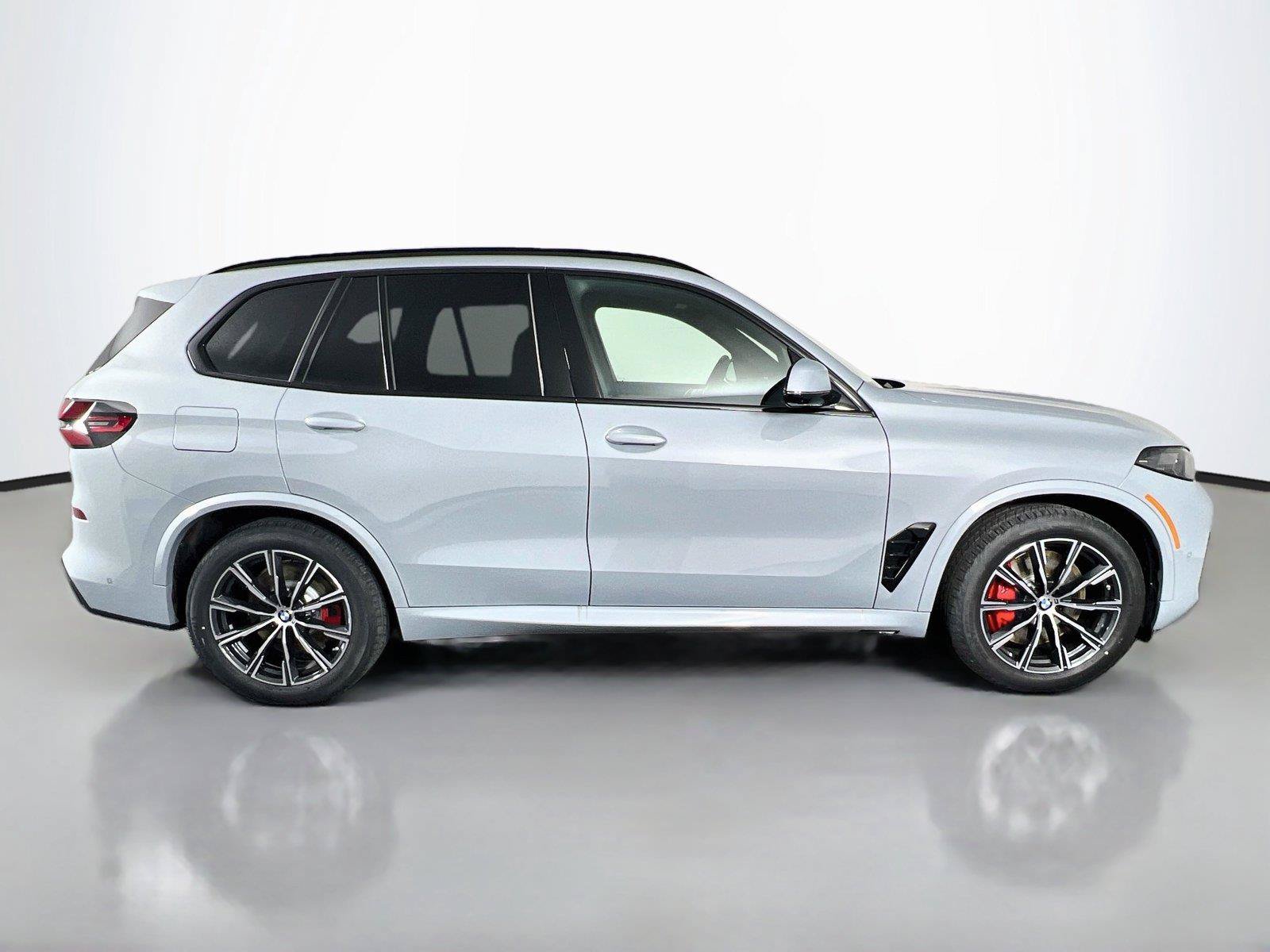 Used 2026 BMW X5 xDrive50e w/ Executive Package AWD/4WD image 7