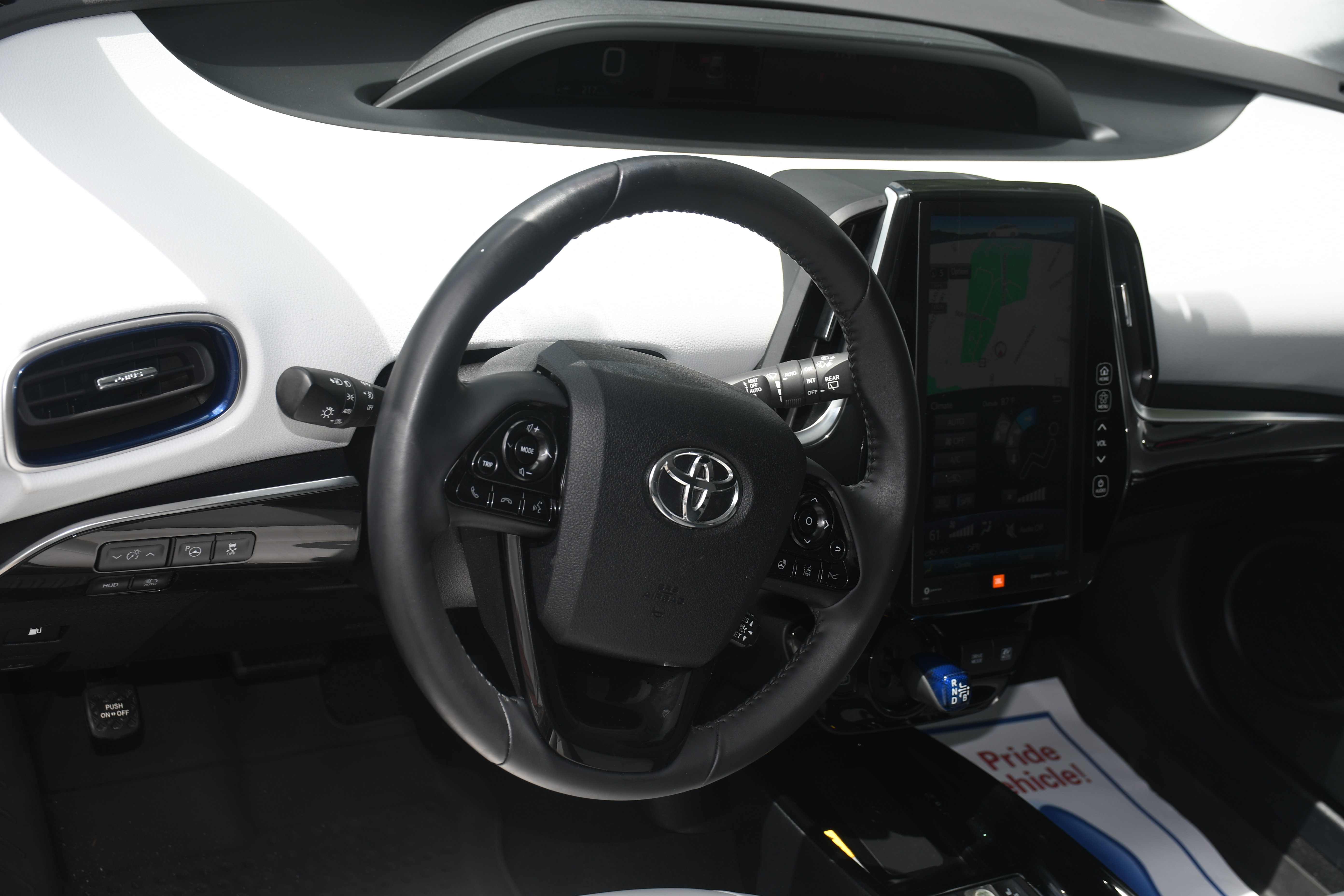 Certified 2022 Toyota Prius Limited w/ Premium Convenience Package FWD image 9