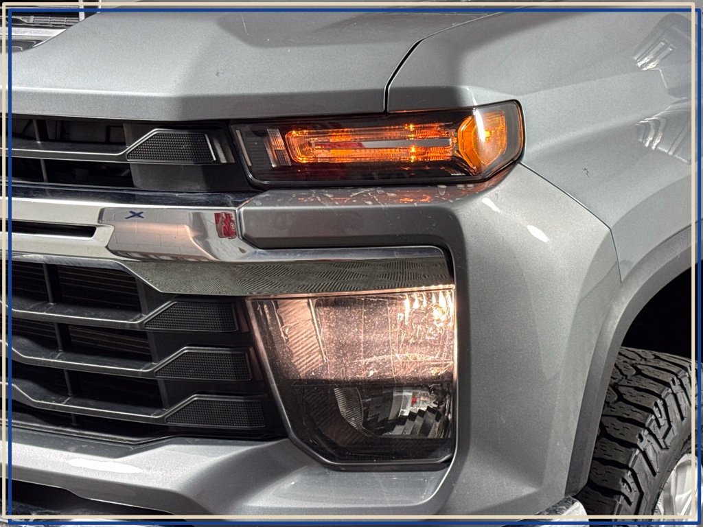 Certified 2024 Chevrolet Silverado 2500 LT AWD/4WD image 2