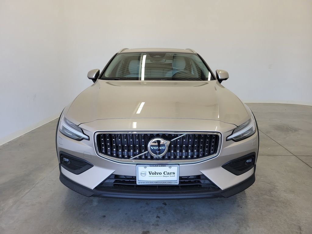 New 2026 Volvo V60 B5 Cross Country Ultra w/ Protection Package Premier image 2