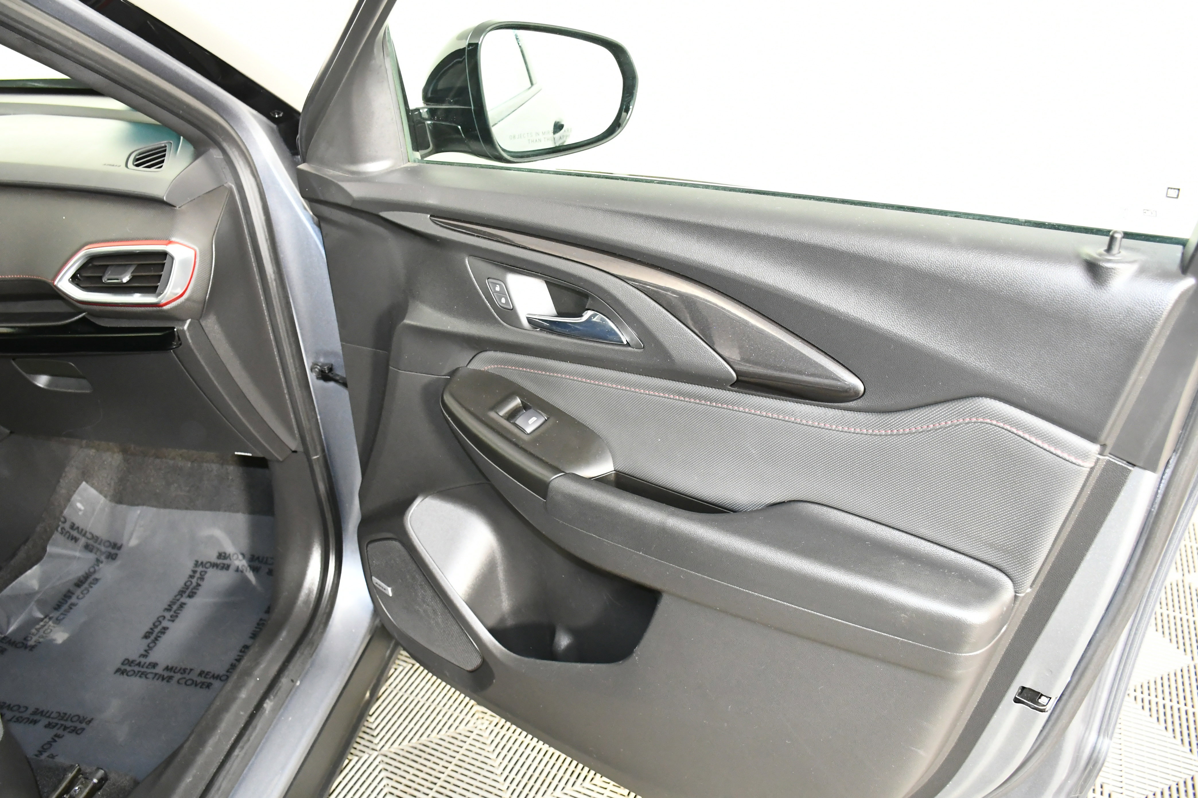 Used 2021 Chevrolet TrailBlazer RS w/ Sun and Liftgate Package image 40