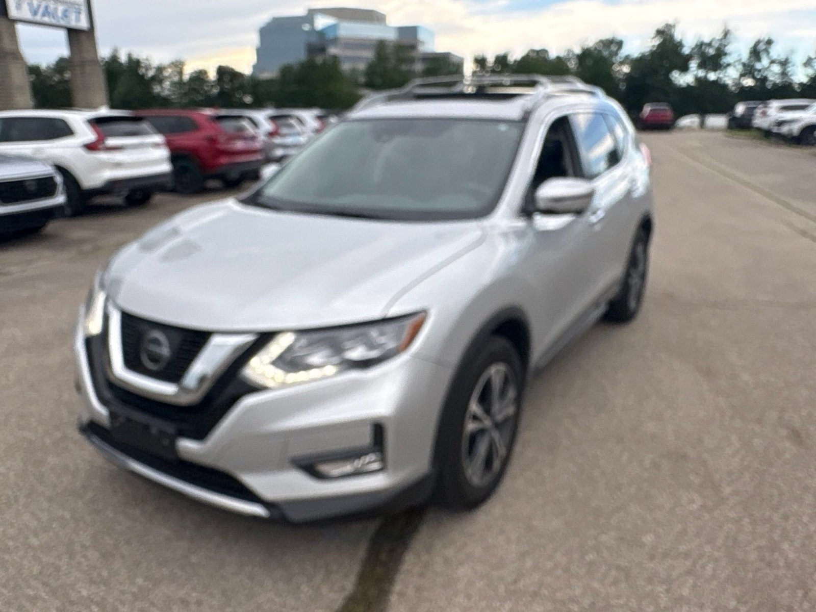 Used 2017 Nissan Rogue SL w/ SL Premium Package AWD/4WD image 13