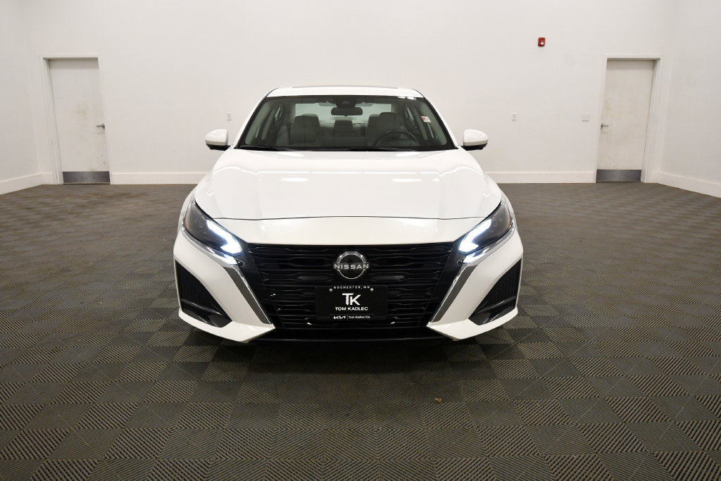 Used 2024 Nissan Altima 2.5 SL AWD/4WD image 11