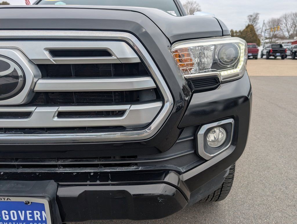 Used 2018 Toyota Tacoma Limited image 10