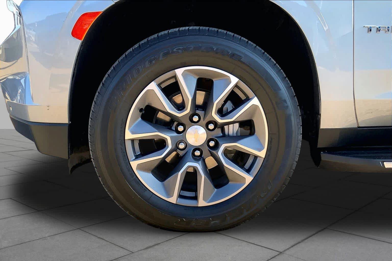 Used 2024 Chevrolet Tahoe LT w/ Luxury Package AWD/4WD image 11