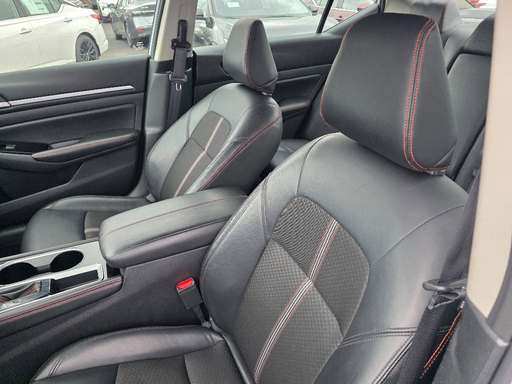 Used 2024 Nissan Altima 2.5 SR image 11