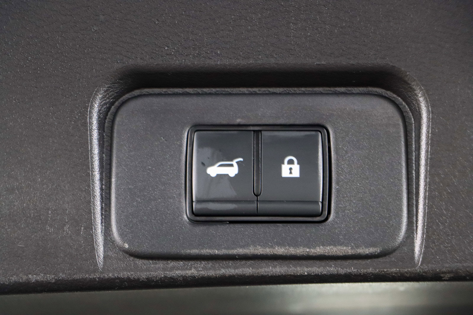 Used 2024 Nissan Rogue SV image 29