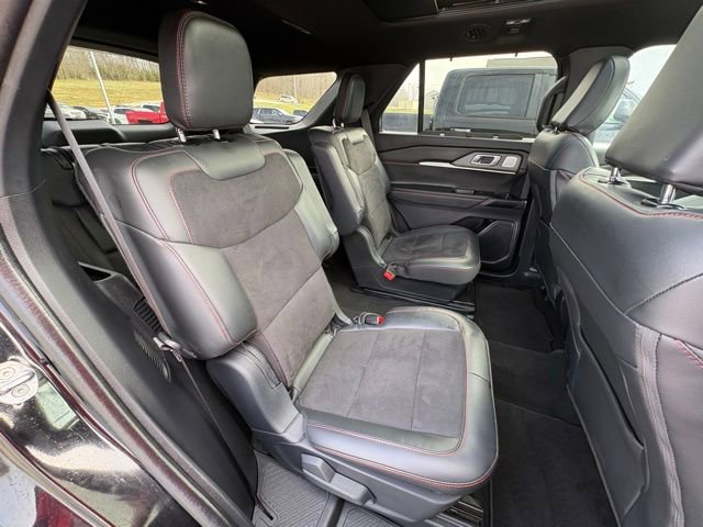 Used 2025 Ford Explorer ST image 33