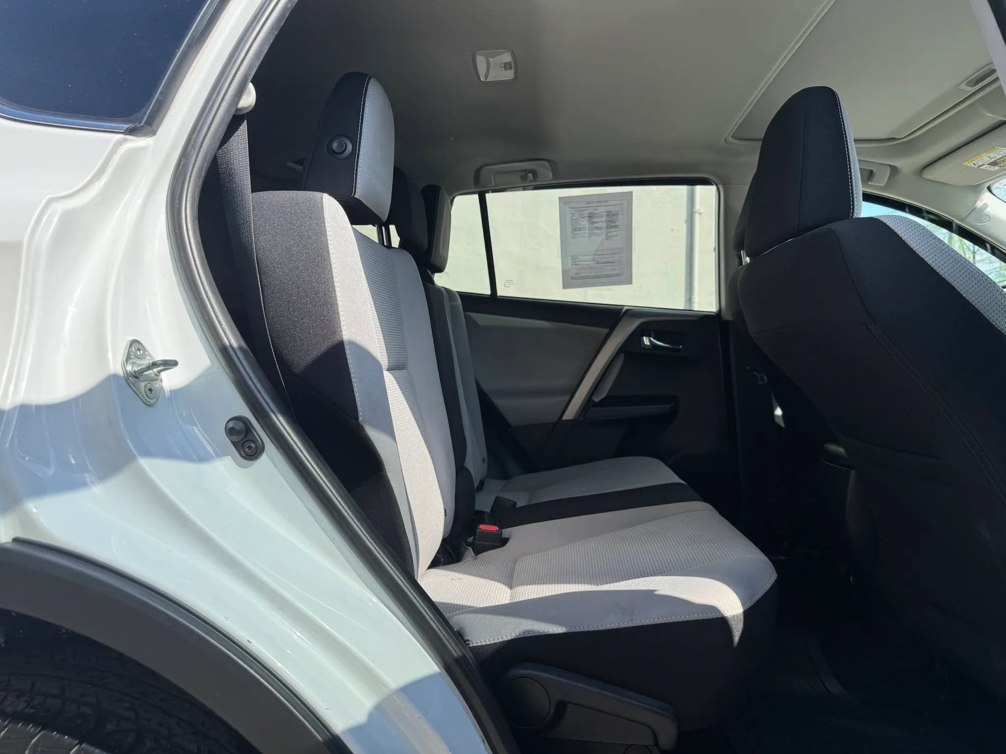 Used 2018 Toyota RAV4 XLE AWD/4WD image 21