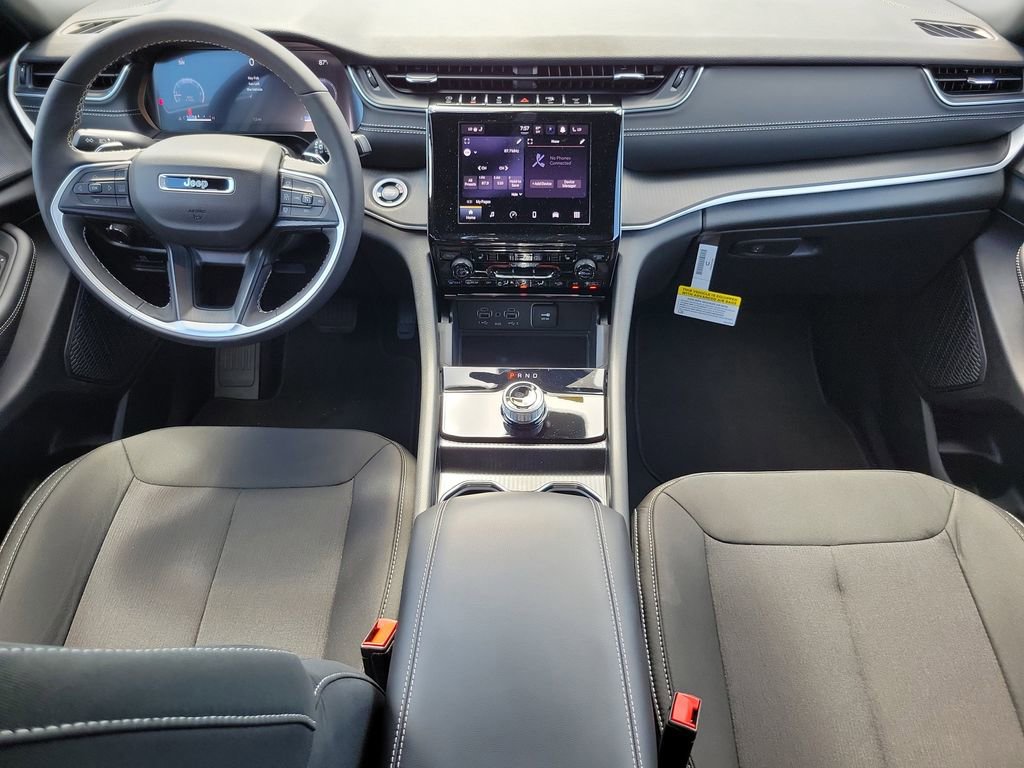New 2025 Jeep Grand Cherokee Laredo w/ Luxury Tech Group I AWD/4WD image 13