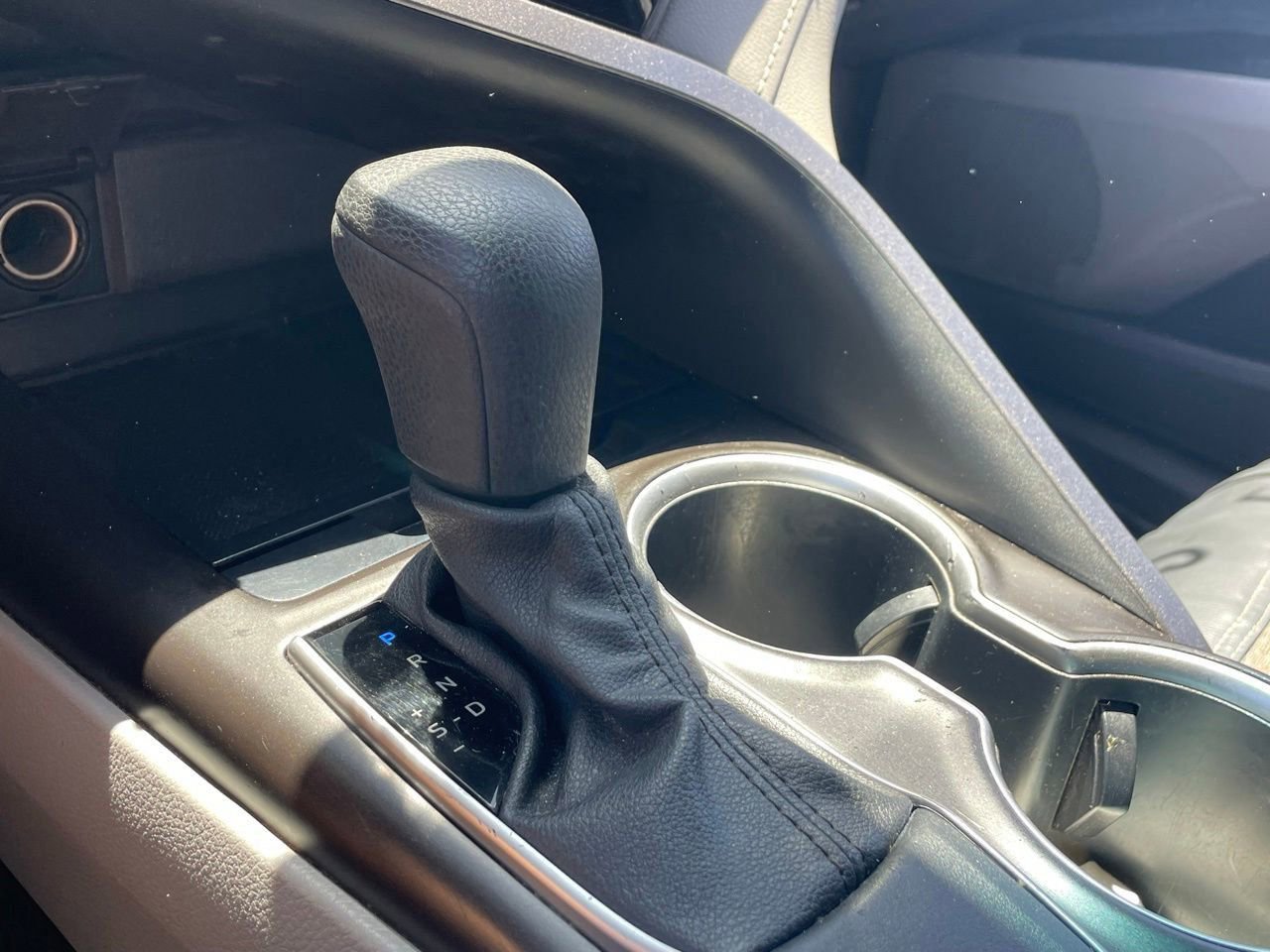 Used 2021 Toyota Camry LE w/ Carpet Mat Package (TMS) FWD image 7