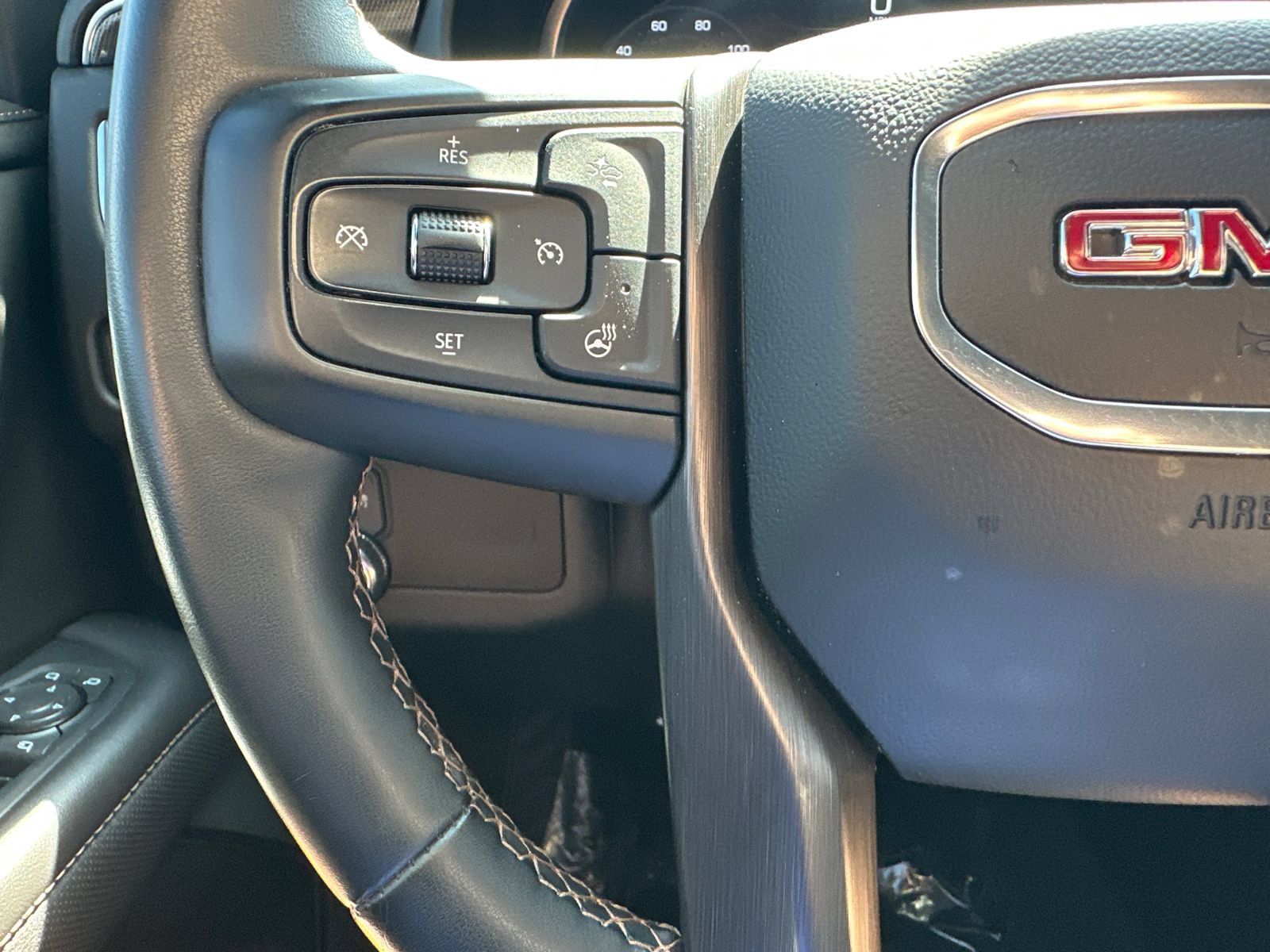 Used 2024 GMC Yukon AT4 AWD/4WD image 21