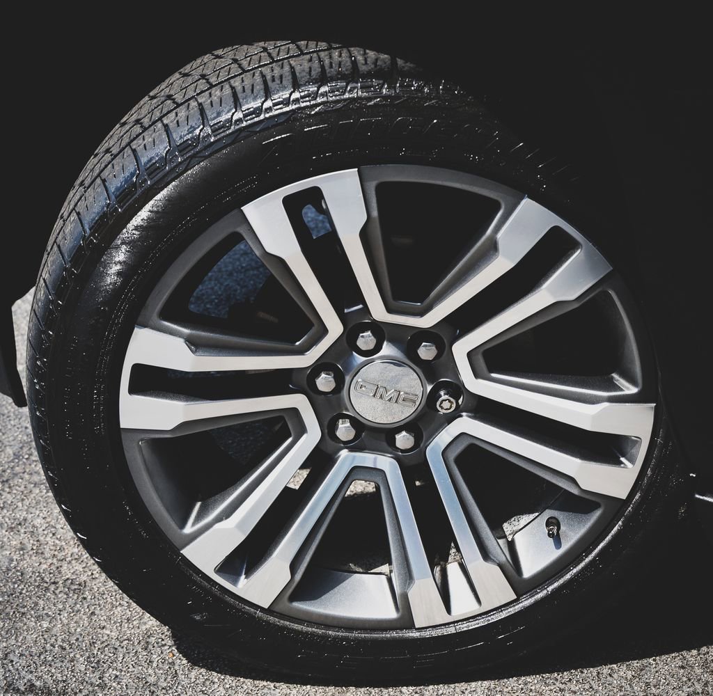 Used 2019 GMC Yukon Denali w/ Denali Ultimate Package AWD/4WD image 4