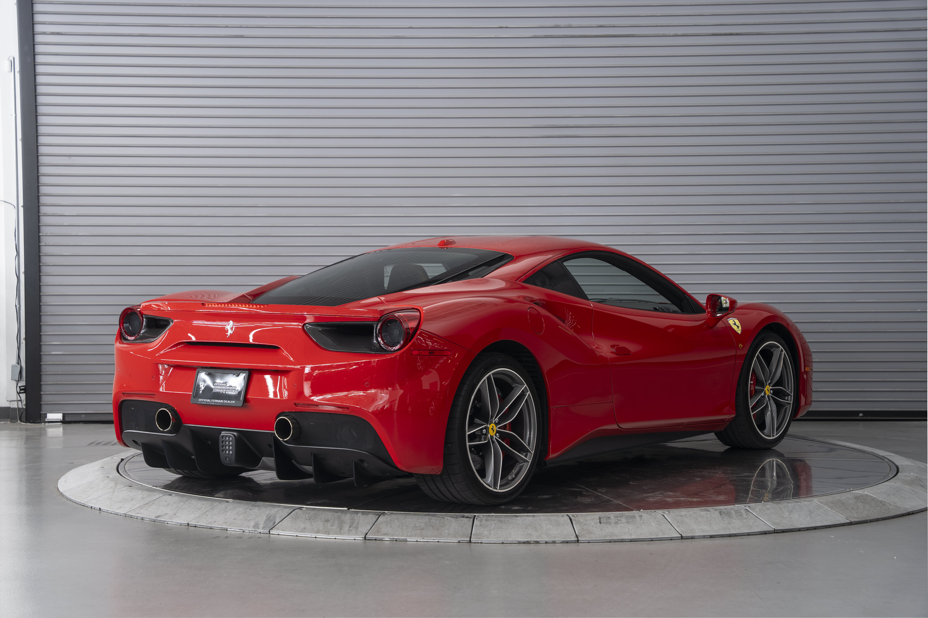 Used 2018 Ferrari 488 GTB RWD image 5