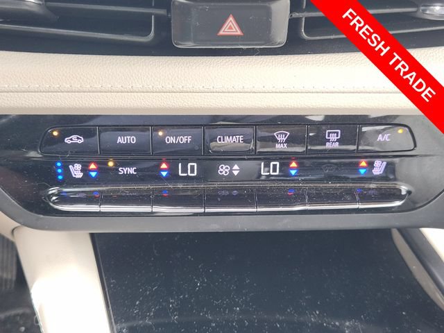 Used 2022 Buick Envision Avenir w/ Technology Package II FWD image 17