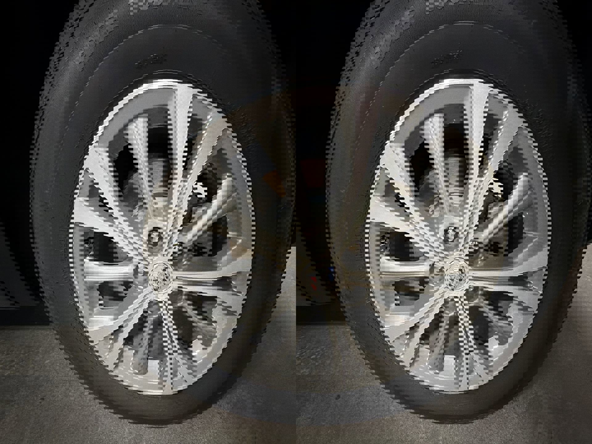 Used 2023 Buick Envision Preferred image 31