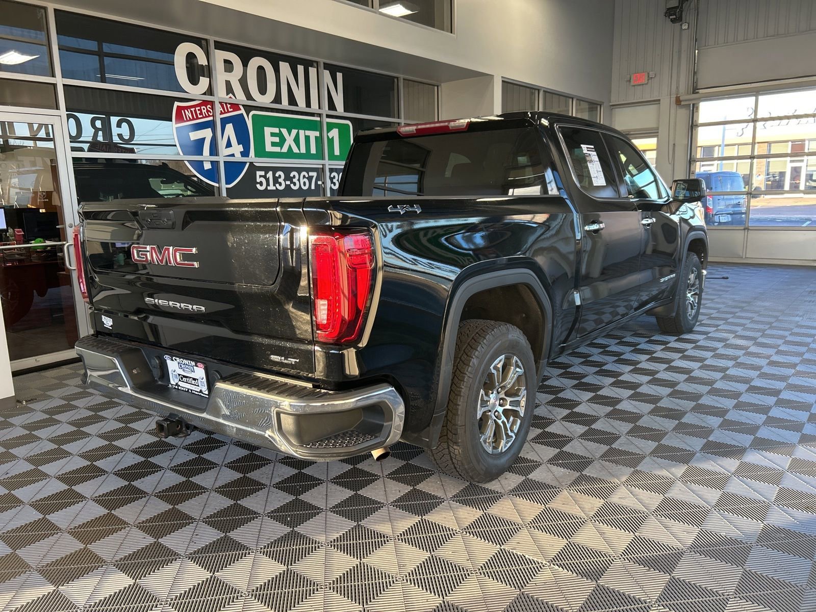 Used 2025 GMC Sierra 1500 SLT image 6