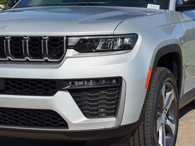 New 2026 Jeep Grand Cherokee Limited w/ Trailer Tow Package AWD/4WD image 11
