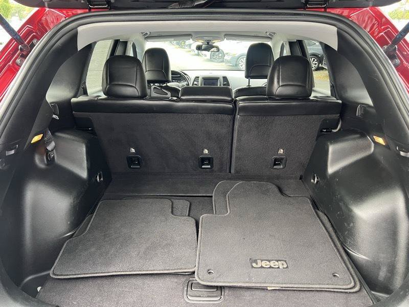 Used 2019 Jeep Cherokee Latitude Plus FWD image 9