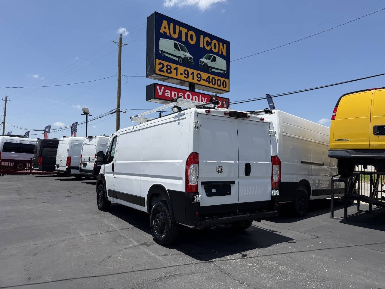 Used 2023 RAM ProMaster 2500 FWD image 2