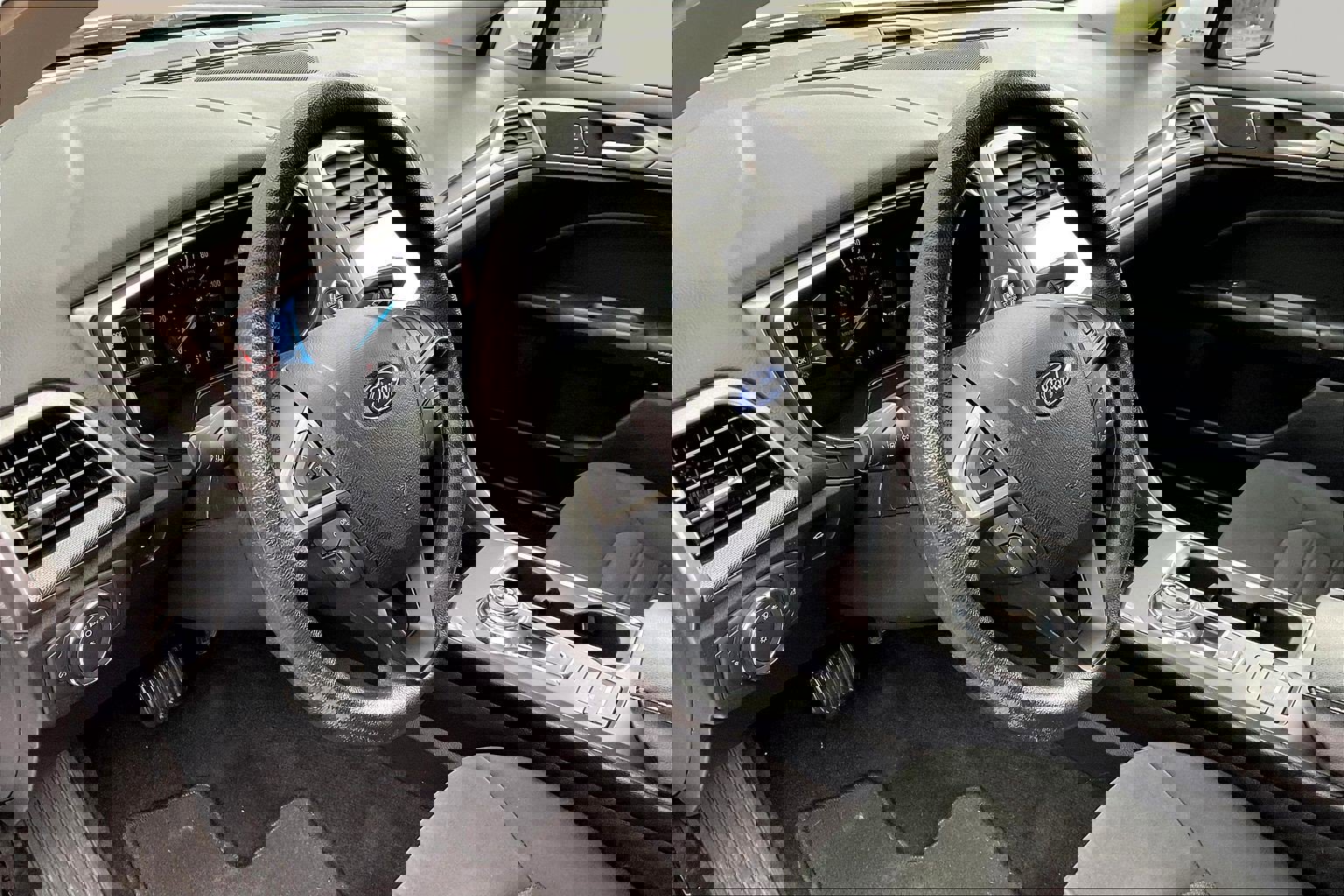 Used 2020 Ford Fusion SE image 17