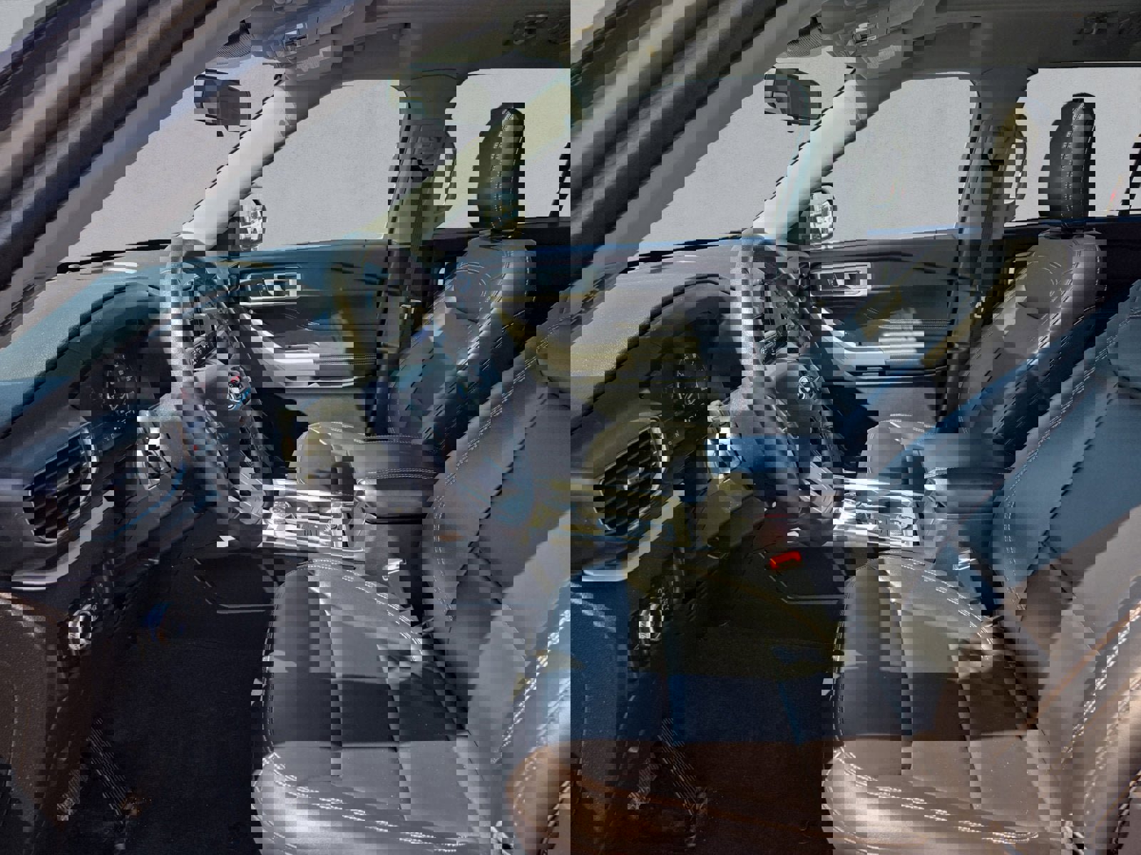 Used 2023 Ford Explorer XLT w/ Equipment Group 202A image 11