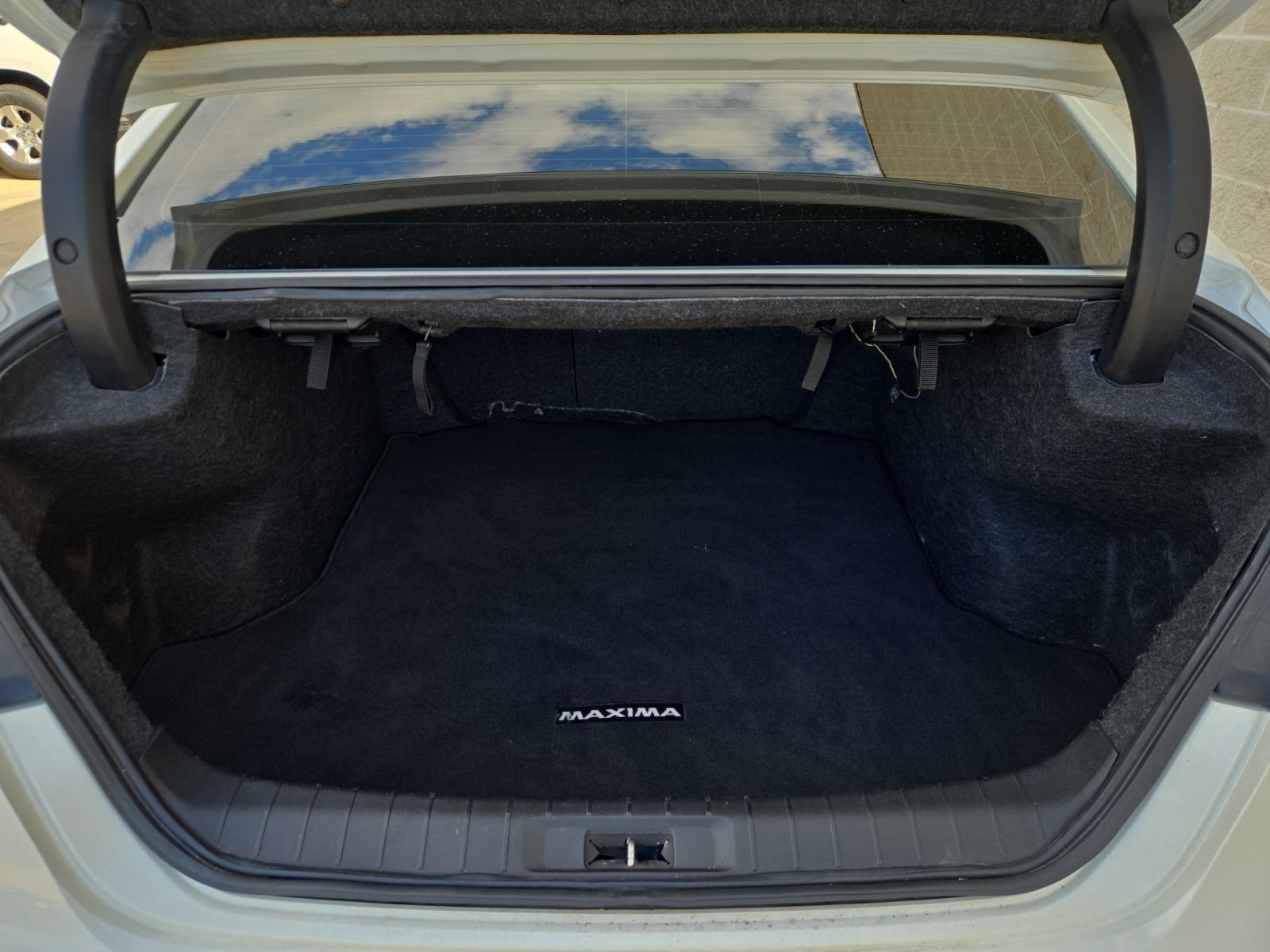 Used 2021 Nissan Maxima SR w/ Sport Mat Group FWD image 25