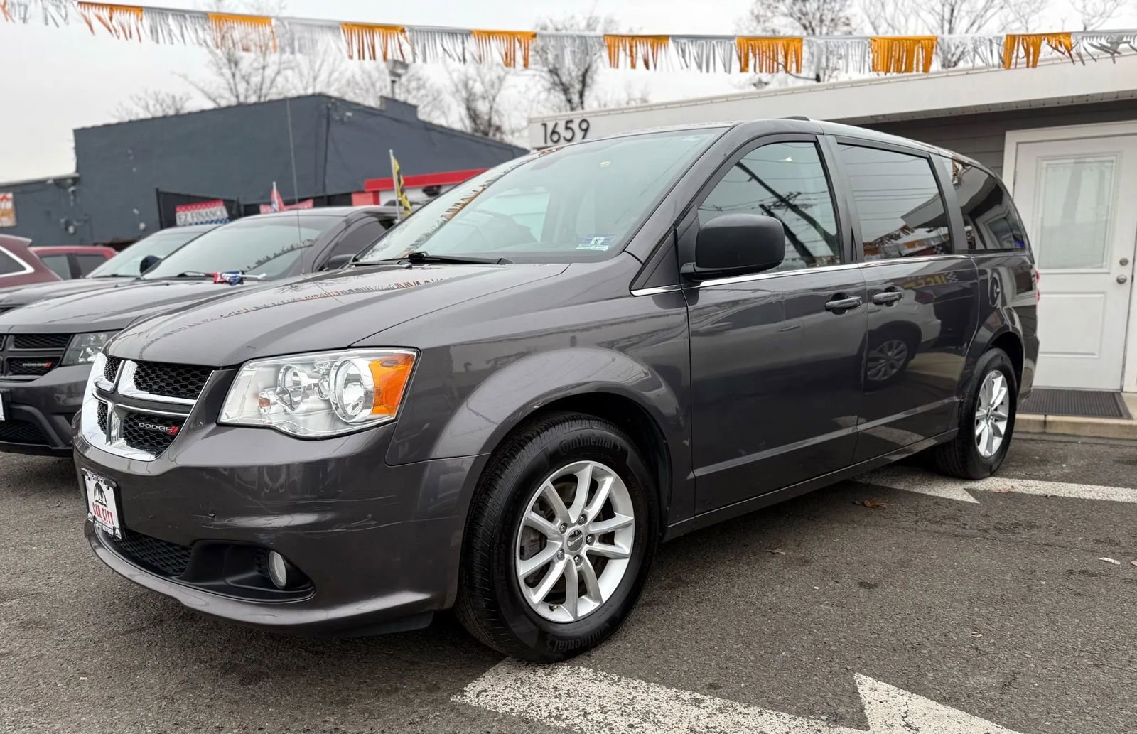 Used 2019 Dodge Grand Caravan SXT image 2