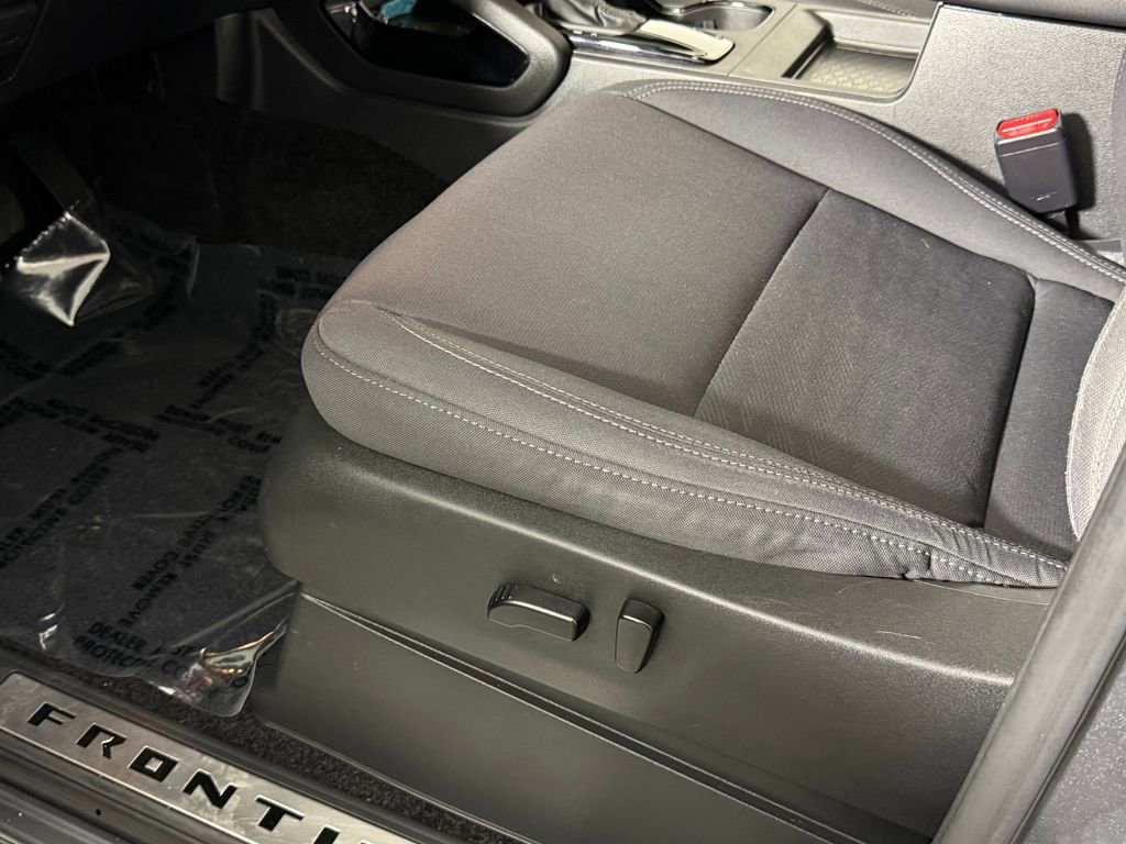 Used 2023 Nissan Frontier SV w/ Midnight Edition Package image 25