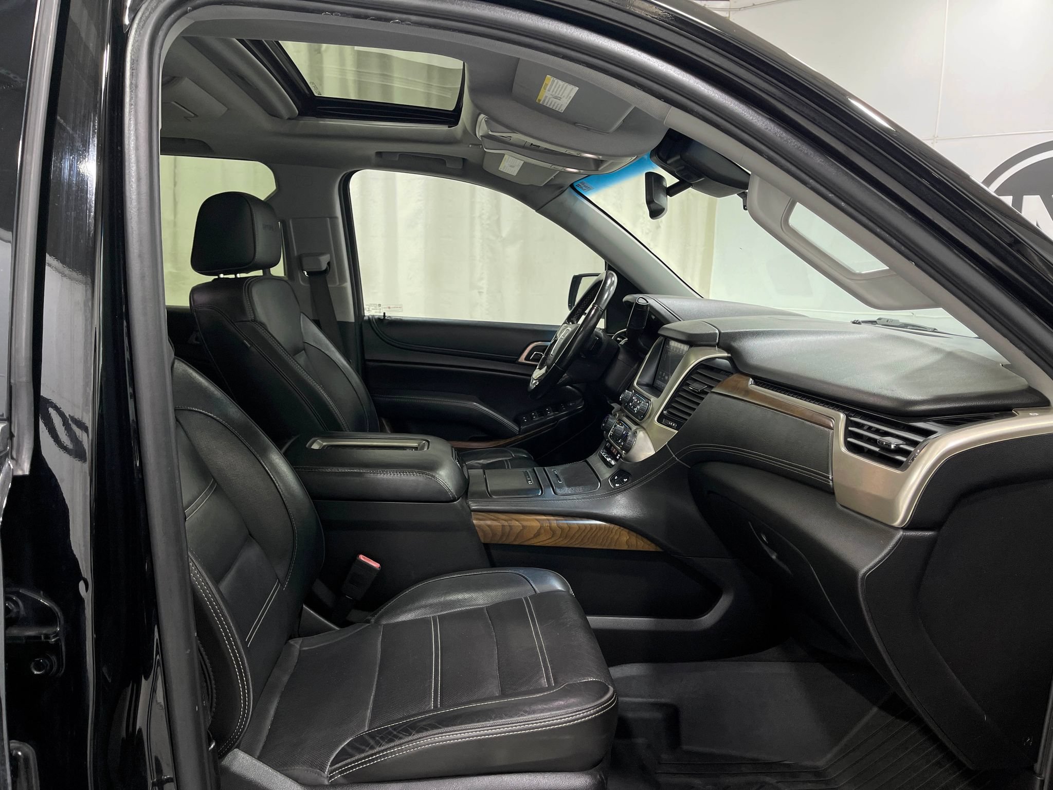 Used 2019 GMC Yukon XL Denali w/ Denali Ultimate Package AWD/4WD image 35