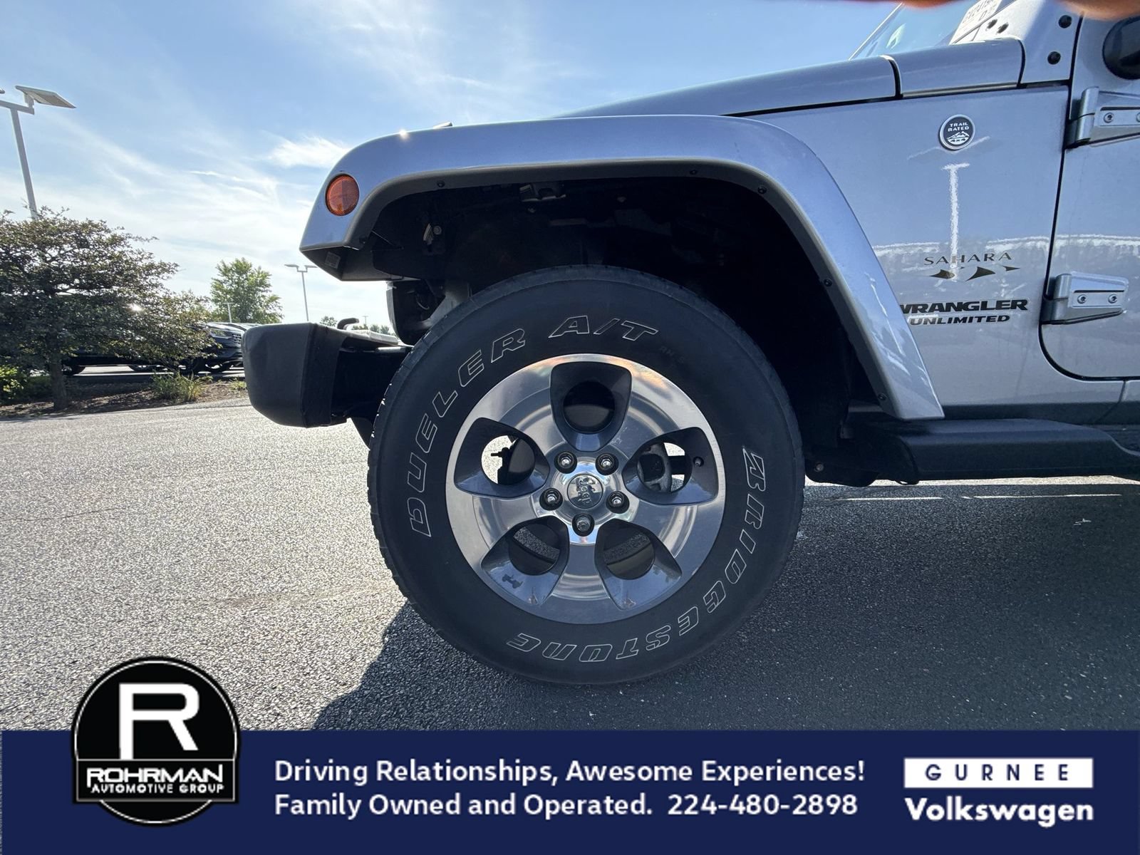 Used 2017 Jeep Wrangler Unlimited Sahara w/ Connectivity Group AWD/4WD image 12